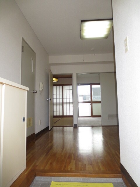 物件内観写真11　(玄関)