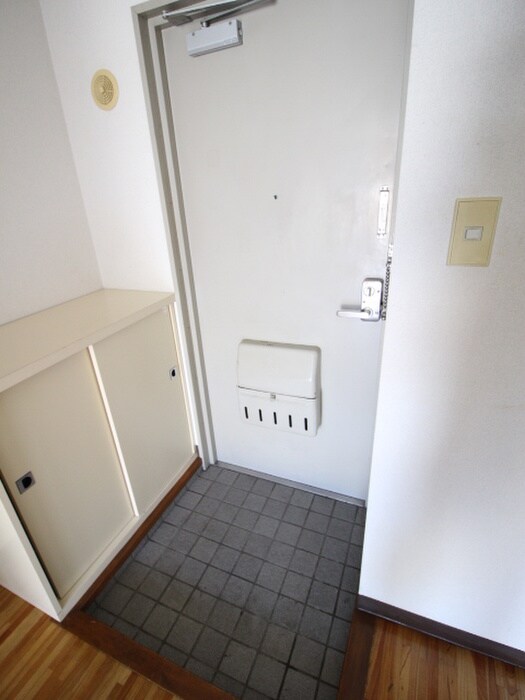 物件内観写真11　(玄関)