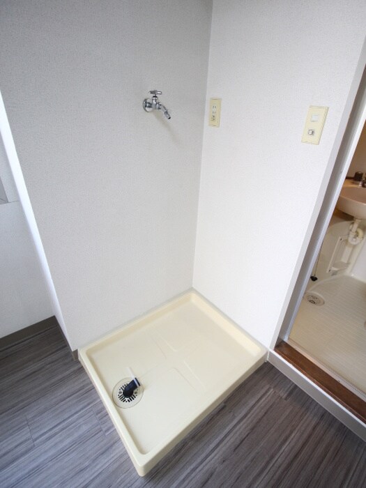 物件内観写真12　(洗濯機置場)