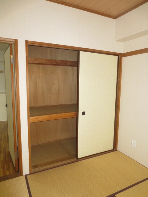 物件内観写真13　(収納)