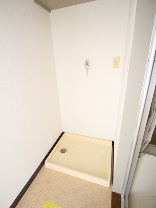 物件内観写真13　(洗濯機置場)