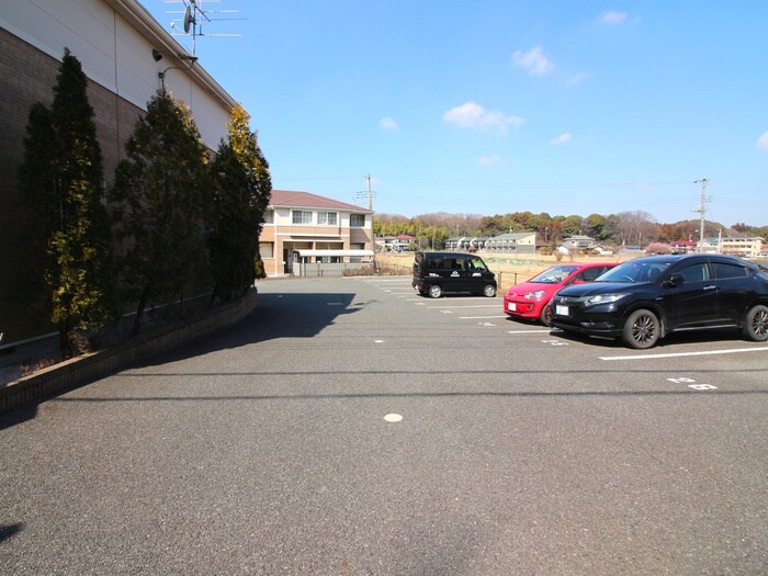 物件外観写真3　(駐車場)