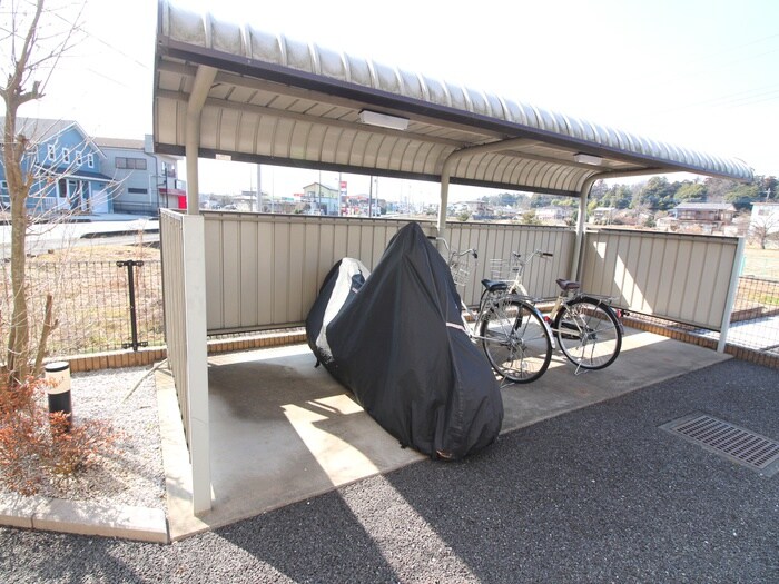 物件外観写真5　(駐輪場)