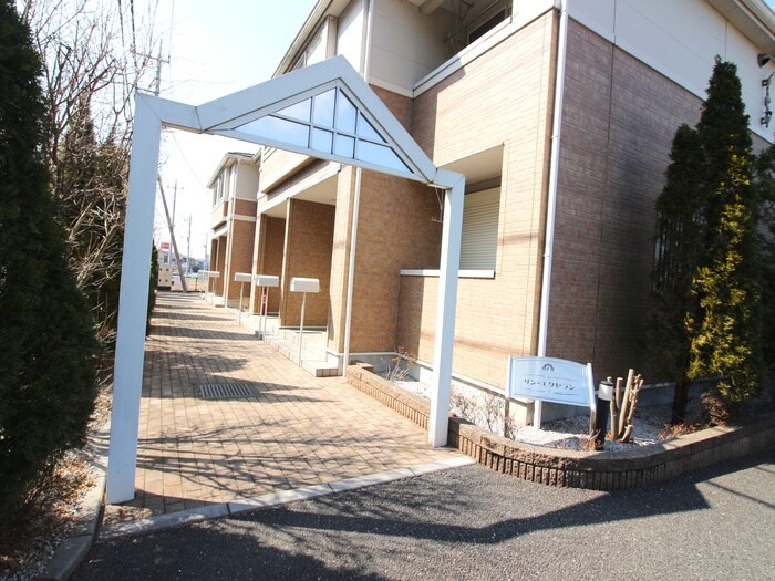 物件外観写真6　(エントランス部分)