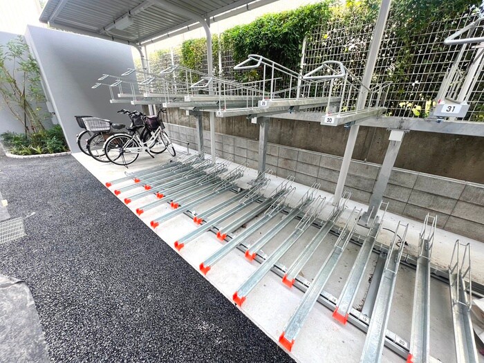 スリージアの駐輪場