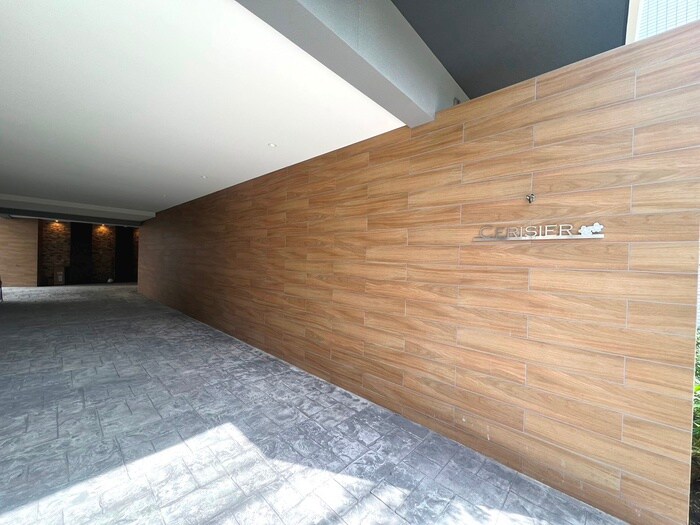 物件外観写真5　(エントランス部分)