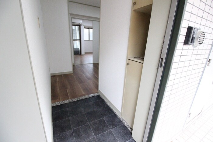 物件内観写真7　(玄関)