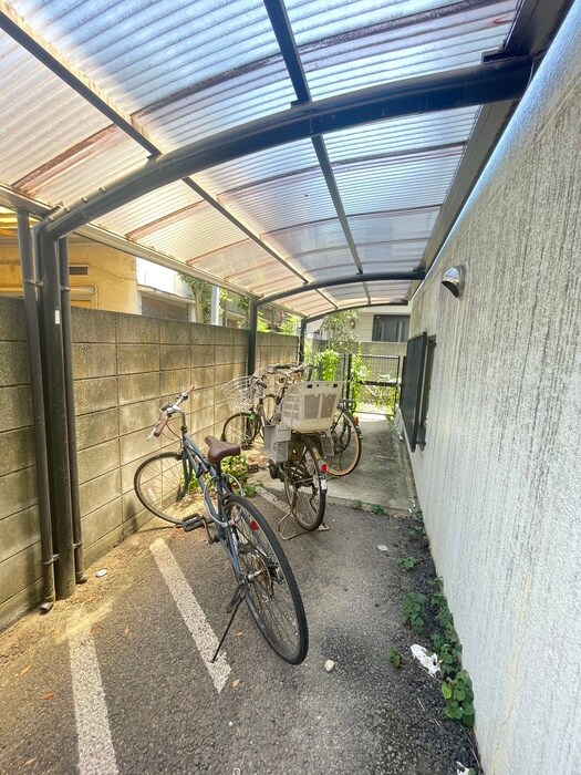 物件外観写真5　(駐輪場)