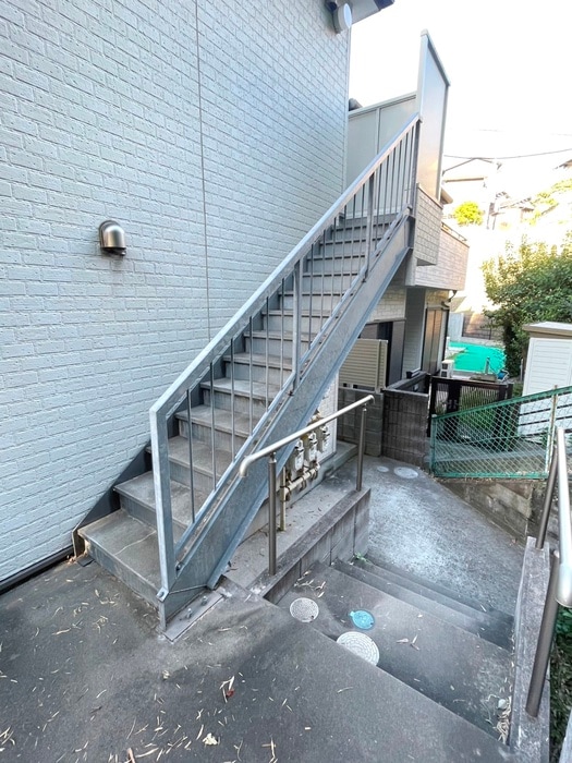 物件外観写真4　(エントランス部分)