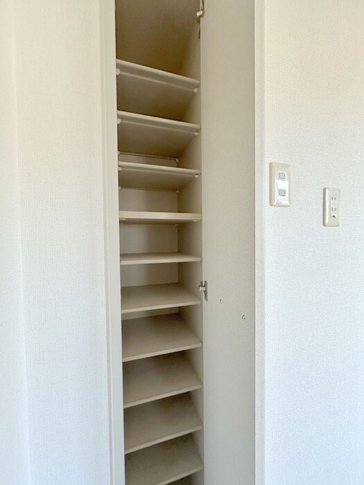 物件内観写真15　(靴箱)