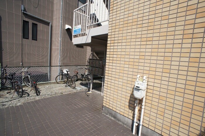 物件外観写真4　(駐輪場)