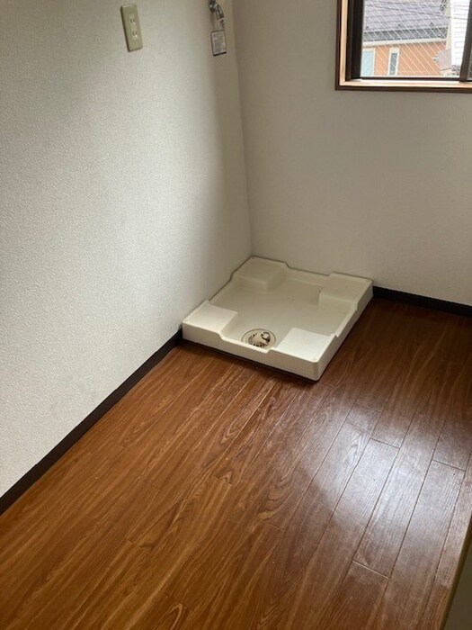 物件内観写真11　(洗濯機置場)