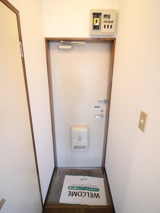 物件内観写真13　(玄関)