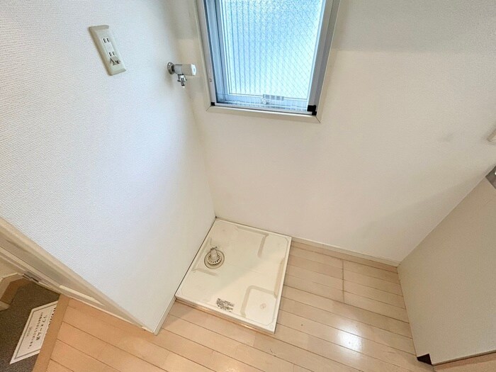 物件内観写真11　(洗濯機置場)