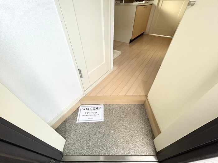 物件内観写真13　(玄関)