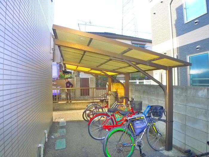物件外観写真4　(駐輪場)