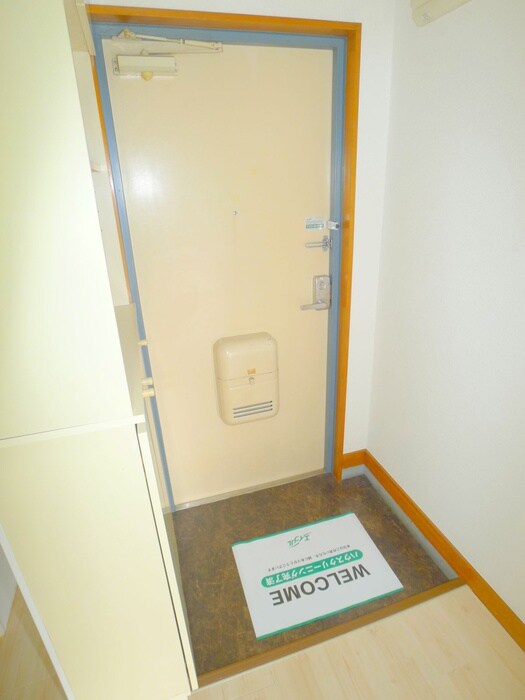 物件内観写真16　(玄関)