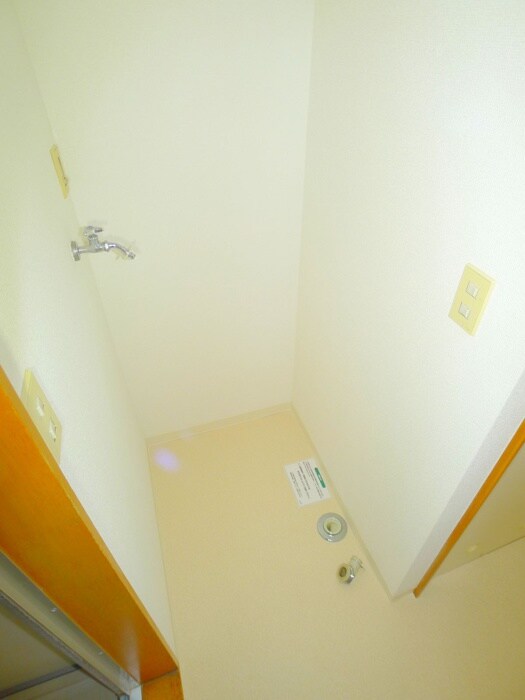 物件内観写真18　(洗濯機置場)