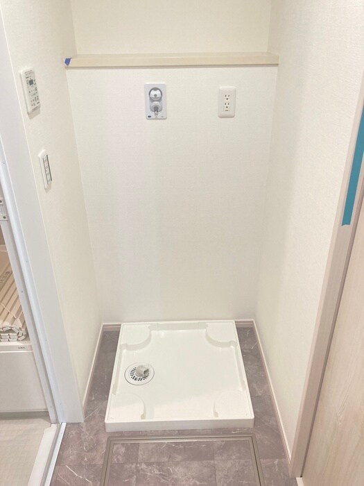 物件内観写真16　(洗濯機置場)