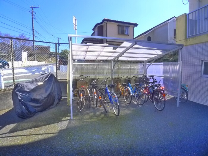 物件外観写真4　(駐輪場)