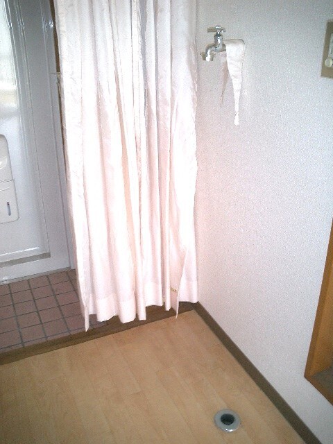 物件内観写真13　(洗濯機置場)