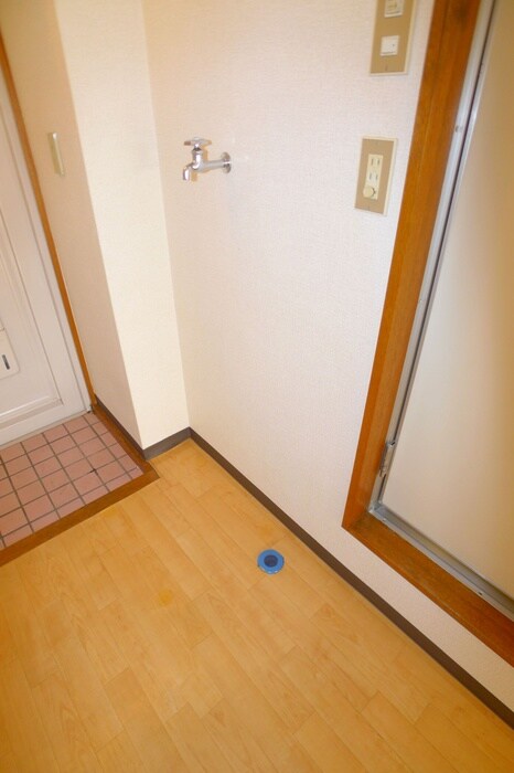 物件内観写真15　(洗濯機置場)