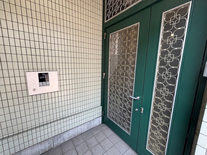 物件外観写真5　(エントランス部分)