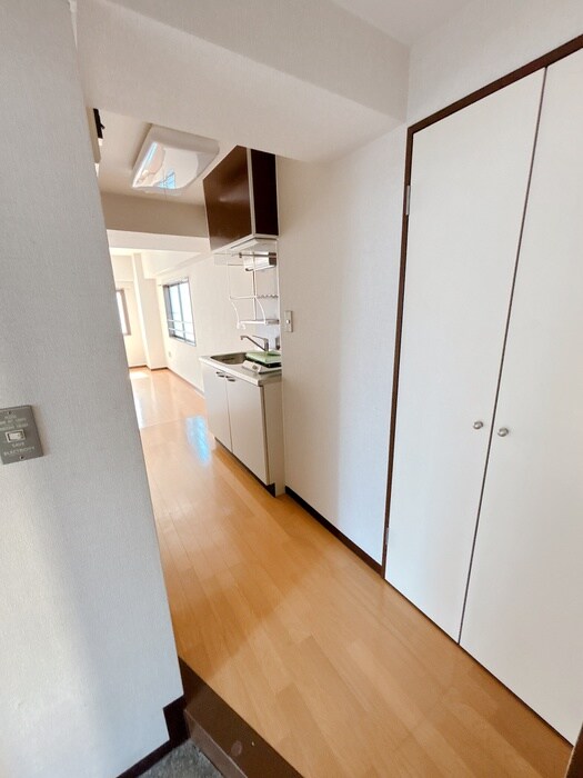 物件内観写真16　(廊下)