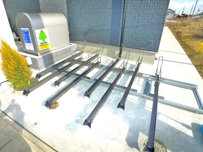 物件外観写真3　(駐輪場)