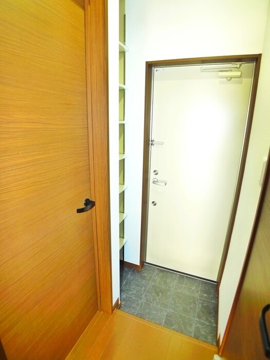 物件内観写真17　(玄関)