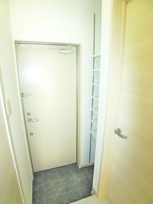 物件内観写真18　(玄関)