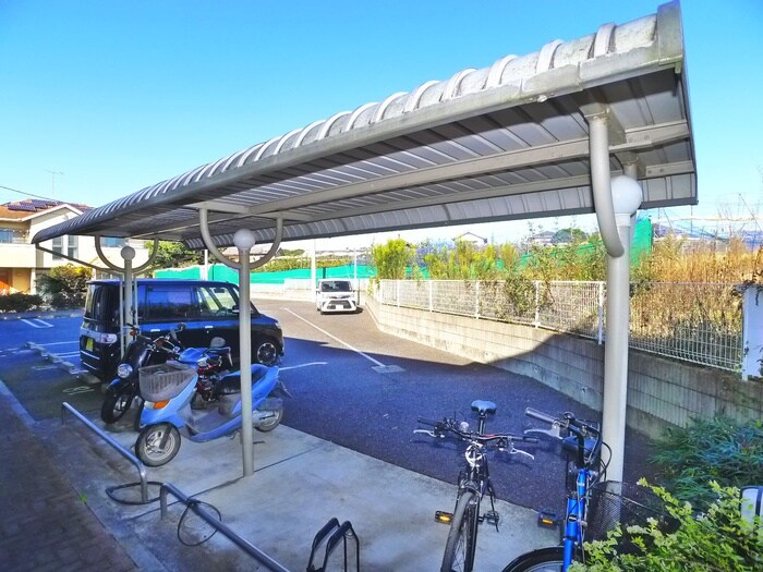 物件外観写真5　(駐輪場)