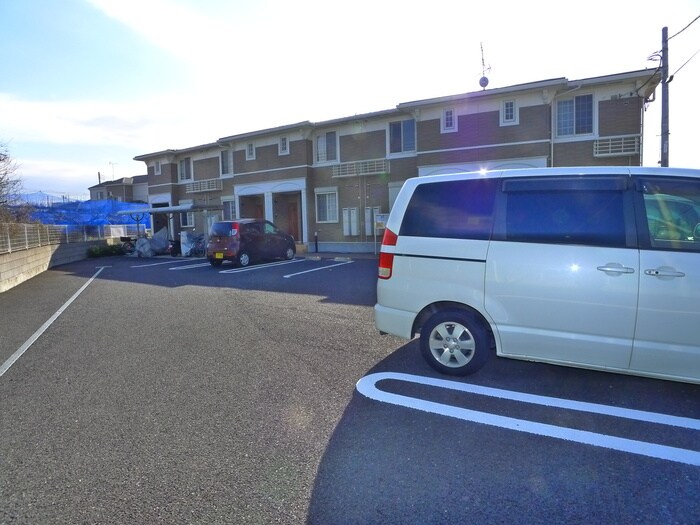 物件外観写真6　(駐車場)