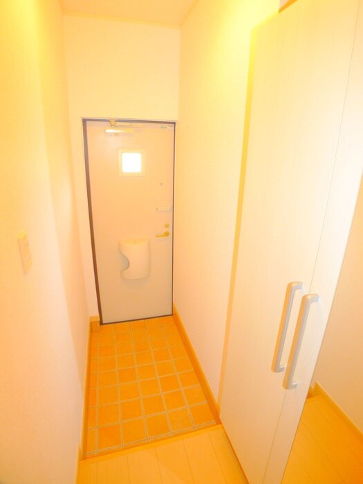 物件内観写真16　(玄関)