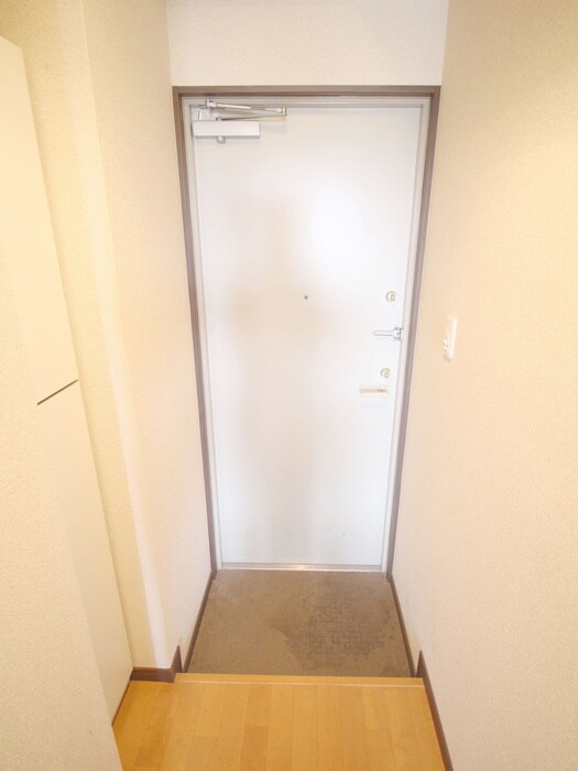 物件内観写真18　(玄関)
