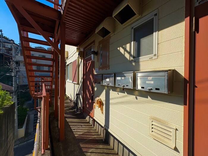 物件外観写真3　(エントランス部分)