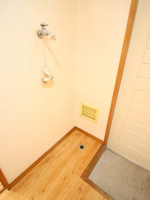 物件内観写真15　(洗濯機置場)