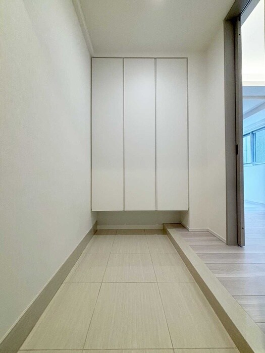 物件内観写真7　(玄関)