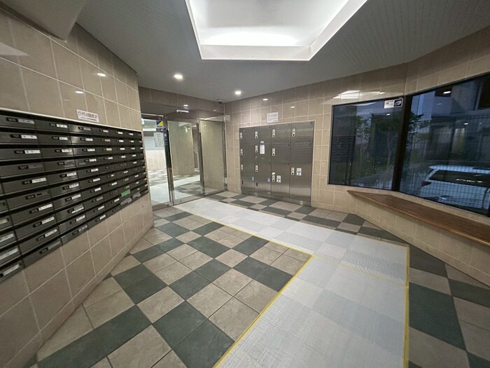 物件外観写真2　(エントランス部分)