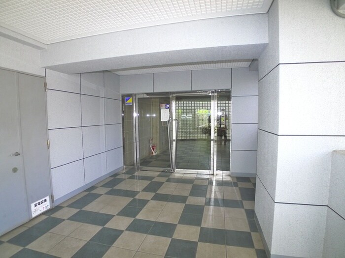 物件外観写真4　(エントランス部分)