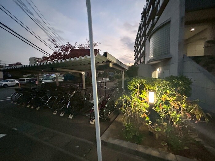 物件外観写真5　(駐輪場)
