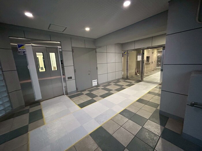 物件外観写真6　(エントランス部分)