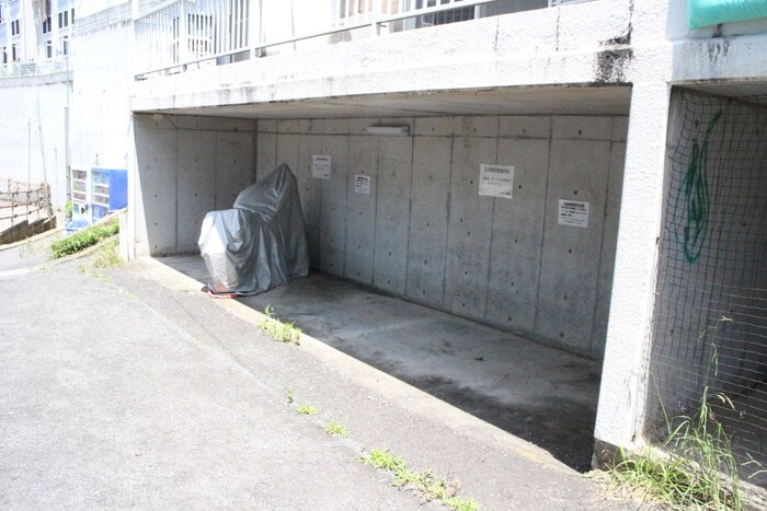 物件外観写真2　(駐輪場)