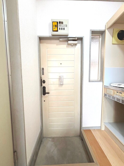 物件内観写真9　(玄関)