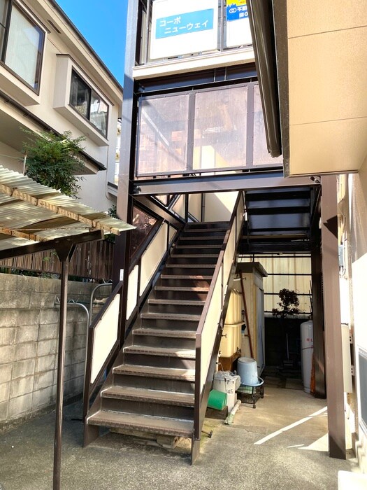 物件外観写真5　(エントランス部分)