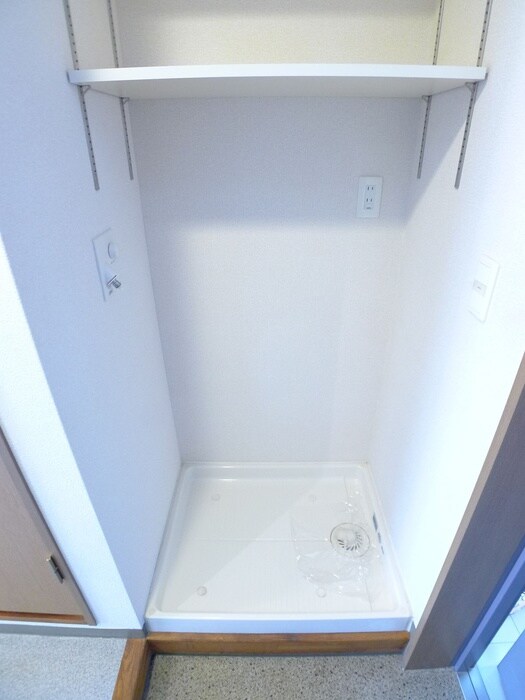 物件内観写真13　(洗濯機置場)