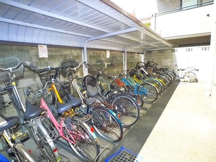 物件外観写真6　(駐輪場)