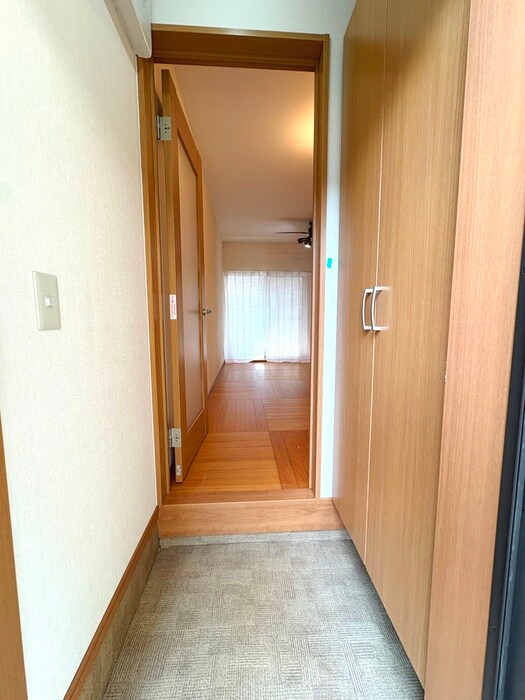 物件内観写真4　(玄関)