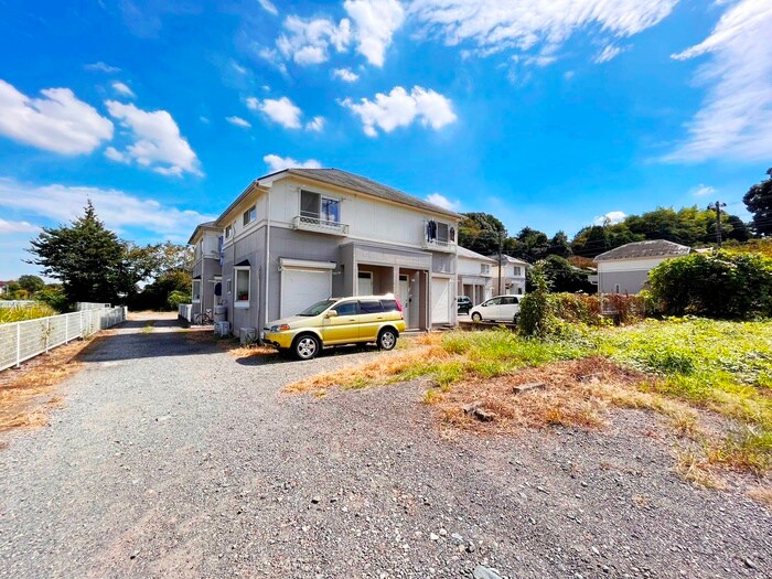 物件外観写真3　(駐車場)