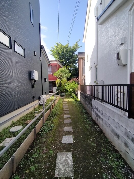 物件外観写真2　(エントランス部分)